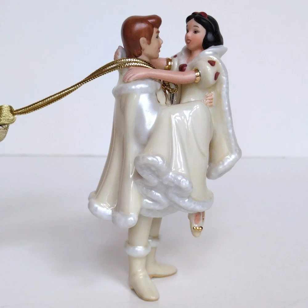 Vtg Disney Ornament‎ Snow White & Prince Charming Dancing Porcelain 4.5in